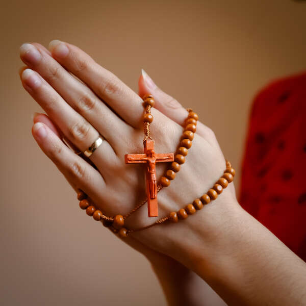 Sacria - Unique Wooden Rosary: ​​The Symbol of Spirituality and Hope!