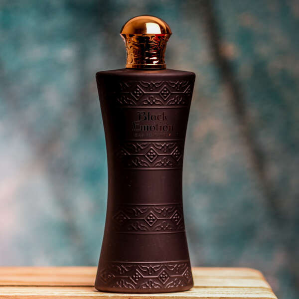 Zlasstia - Eau de Parfum: Elegance and Boldness in a Bottle!