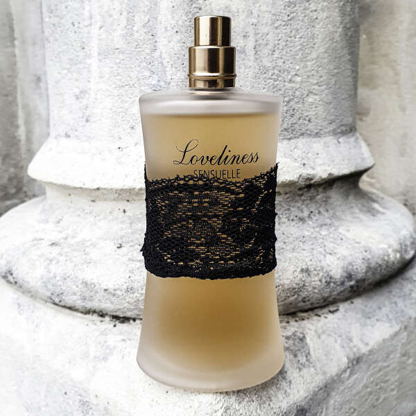 Livera Loveliness - Eau de Parfum: Mystery and Elegance in Every Song!