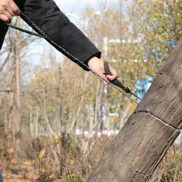 Hoggs - Chain Saw with Handle: Efficiency and Portability for Wood Cutting!