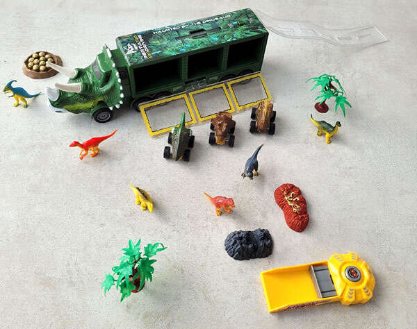 Deenodi - Dinosaur Toy Truck for Fun and Creativity!