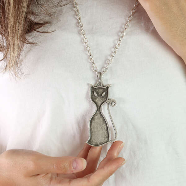 Gatta - Modern Cat Pendant Necklace: Express Your Love for Cats!