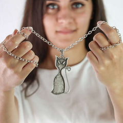 Gatta - Modern Cat Pendant Necklace: Express Your Love for Cats!