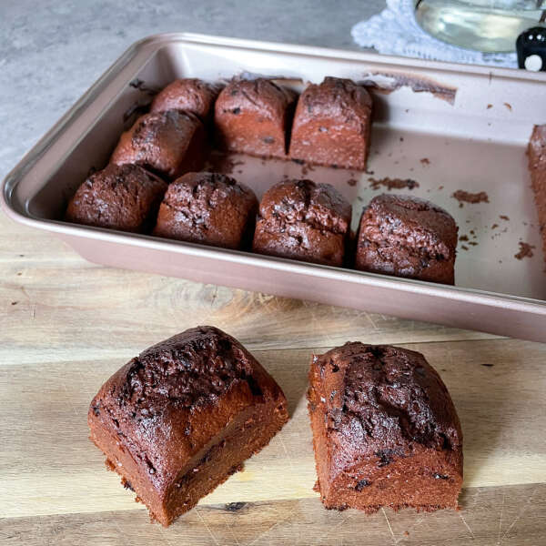 CakeyBakey - Baking Tray with Dividers for Perfect Cakes!