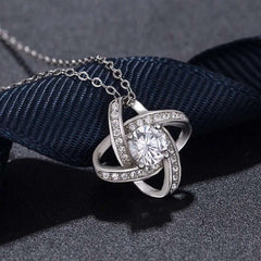 Layona Premium Set - Fascinating Pendant Necklace: Unforgettable Elegance and Shine!