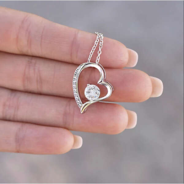 Belovia Premium Set - Heart-Shaped Pendant Necklace - The Ideal Gift for Love!