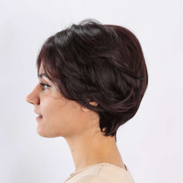 Linta - Short Shiny Wig: Instant Volume and Style!