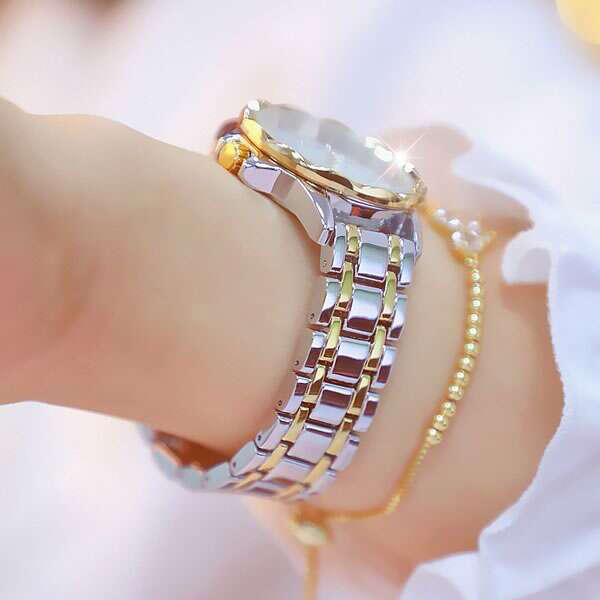 Livia - Luxury Watch: Elegance and Style in Every Detail!