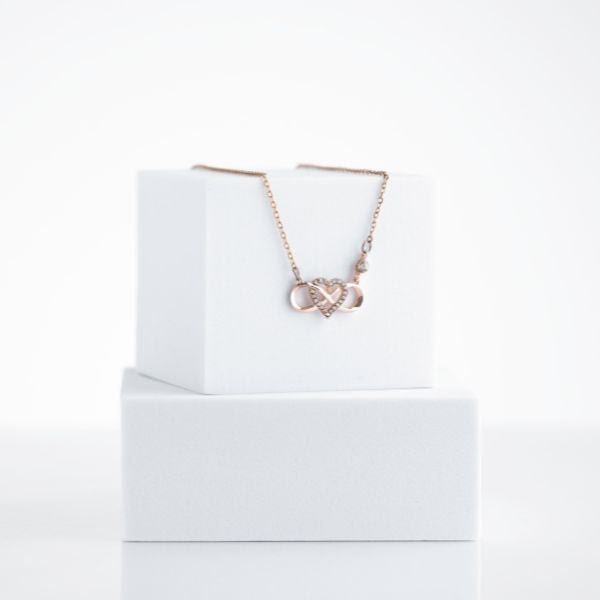 Rosseta - Heart Pendant Necklace: The Symbol of Love and Infinity!