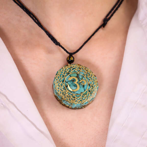 Nadia - Reiki Necklace with Pendant: Equipped with Tiger's Eye or Turquoise for Energetic Harmony!