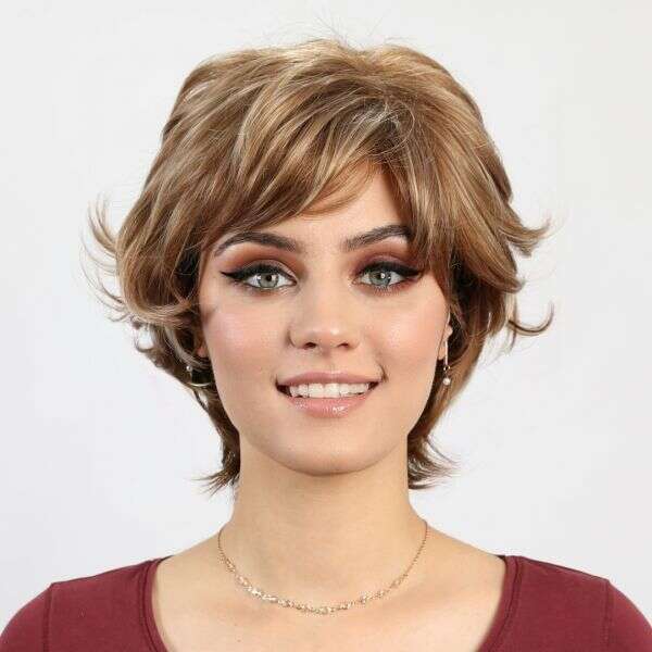 Loana - Professional Style Layered Wig: An Elegant Solution for Colored Hair!