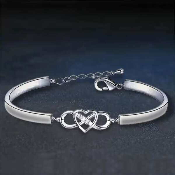 Charmissa - Elegant Bracelet with the Symbol of Endless Love!