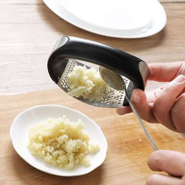 Garlico - Innovative Garlic Press: Fast and Efficient Cutting!