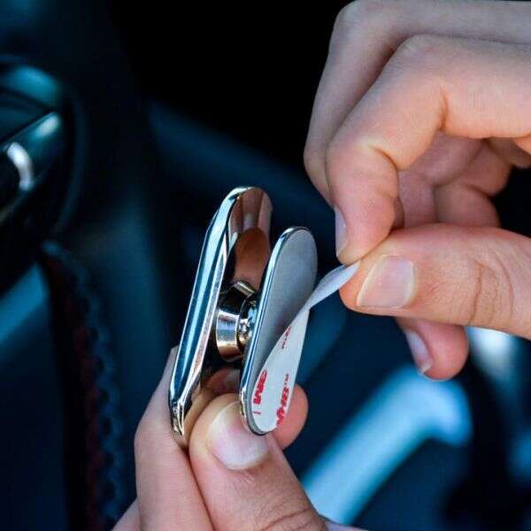 MagnetiX - Magnetic Phone Holder: Elegance and Functionality for Drivers!