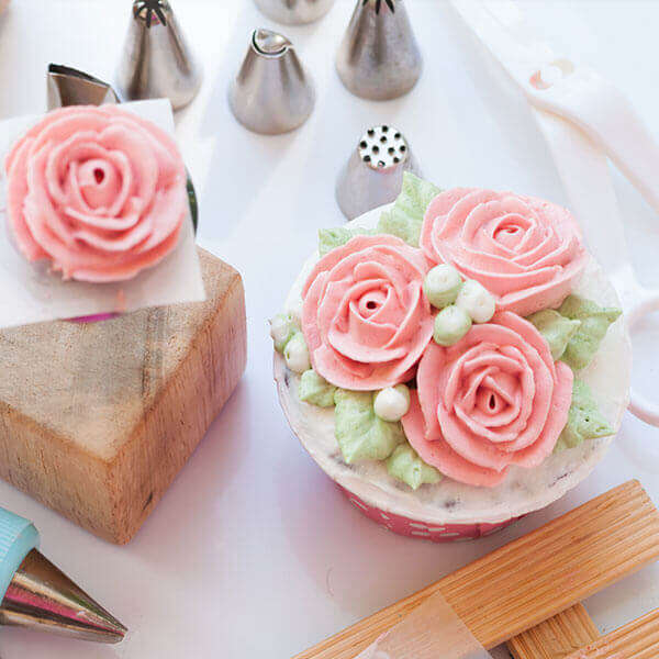 MrCakesie - Professional Pastry Set: Turn Your Desserts into Works of Art!