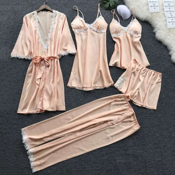 Simona - 5 Piece Attractive Pajama Set: Comfort and Elegance for Romantic Nights!